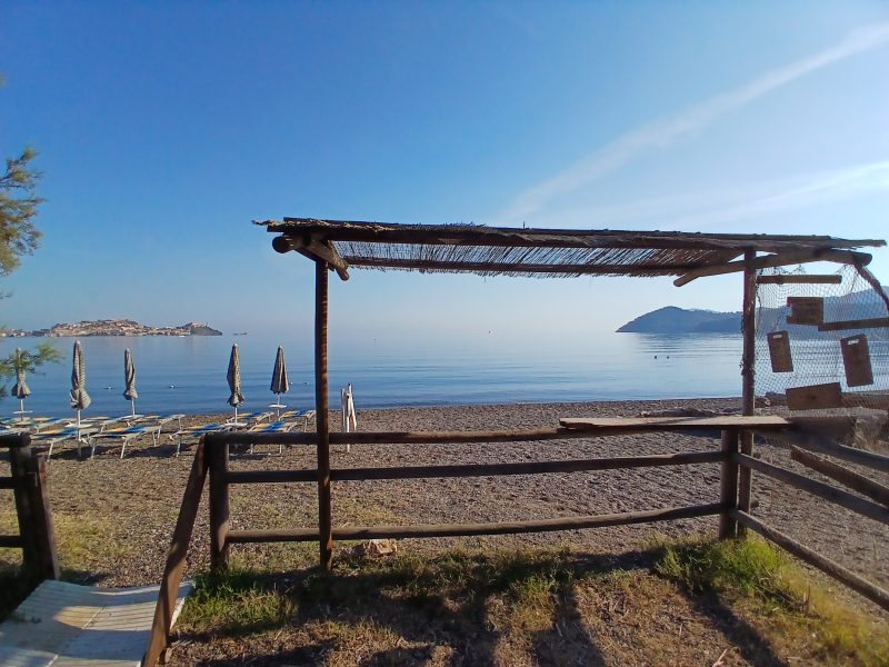 Location Fronte Mare con Prato, Pineta e Tettoia per il Tuo Evento